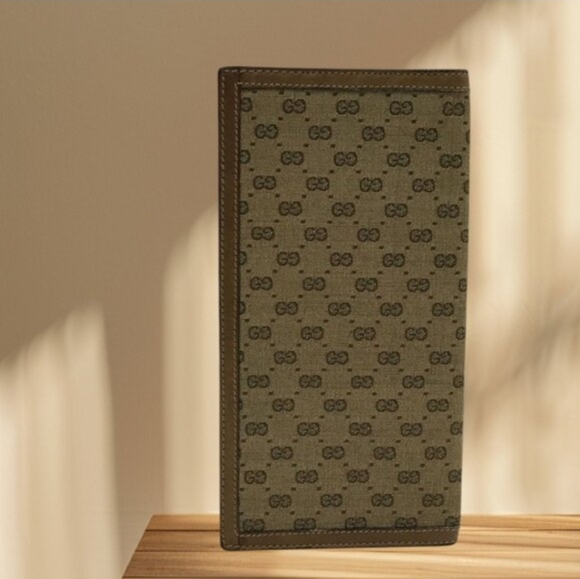 Gucci Handbags - Authentic Vintage GUCCI Khaki GG Supreme Monogram Checkbook Cover/Wallet